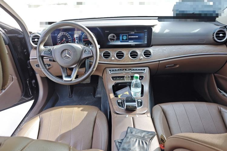 Used Mercedes-Benz E-Class 2018 E 300 L Luxury Model Center Console