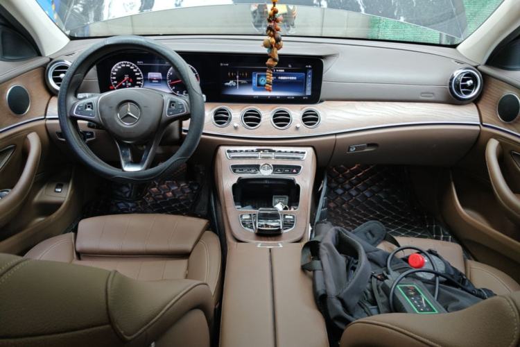 Used Mercedes-Benz E-Class 2018 Facelift E 200 L Center Console