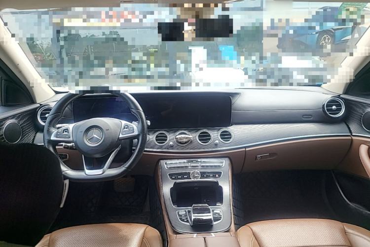 Used Mercedes-Benz E-Class 2018 Facelift E 200 L Sport Edition Center Console
