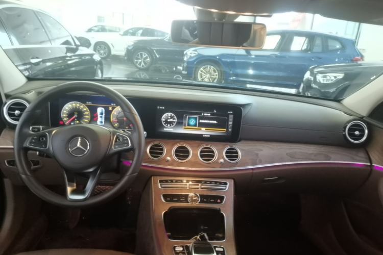 Used Mercedes-Benz E-Class 2018 Facelift E 300 L Luxury Edition Center Console