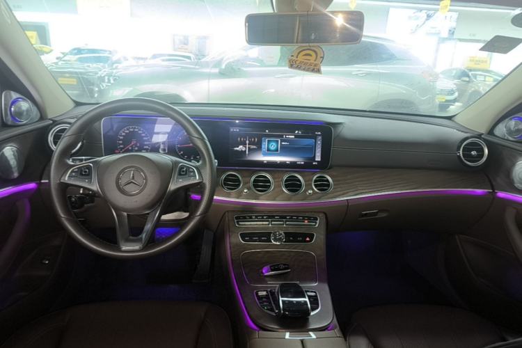 Used Mercedes-Benz E-Class 2018 Facelifted E 300 L Stylish Version Center Console