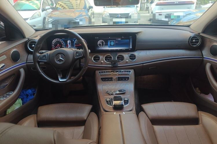 Used Mercedes-Benz E-Class 2018 Facelift E 200 L Center Console