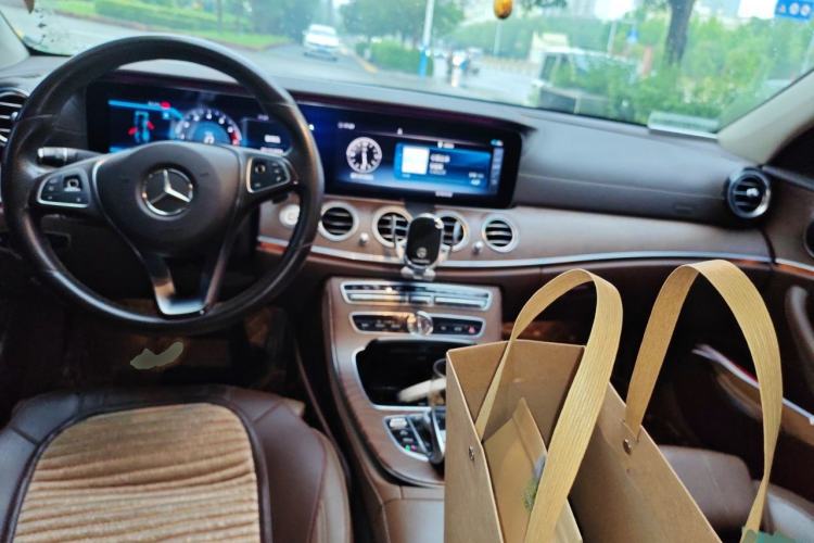 Used Mercedes-Benz E-Class 2018 E 200 L Center Console
