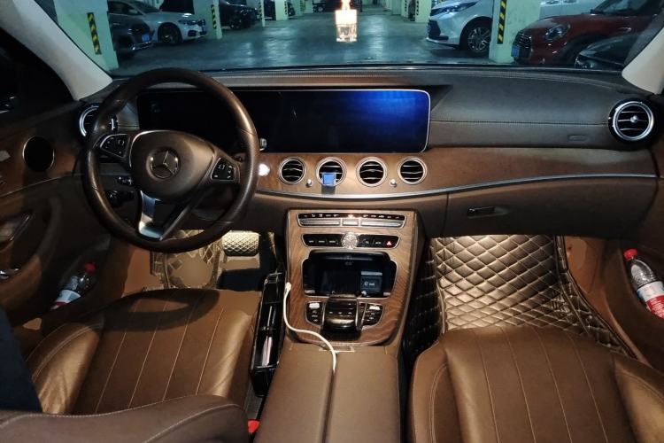 Used Mercedes-Benz E-Class 2018 E 320 L 4MATIC Center Console