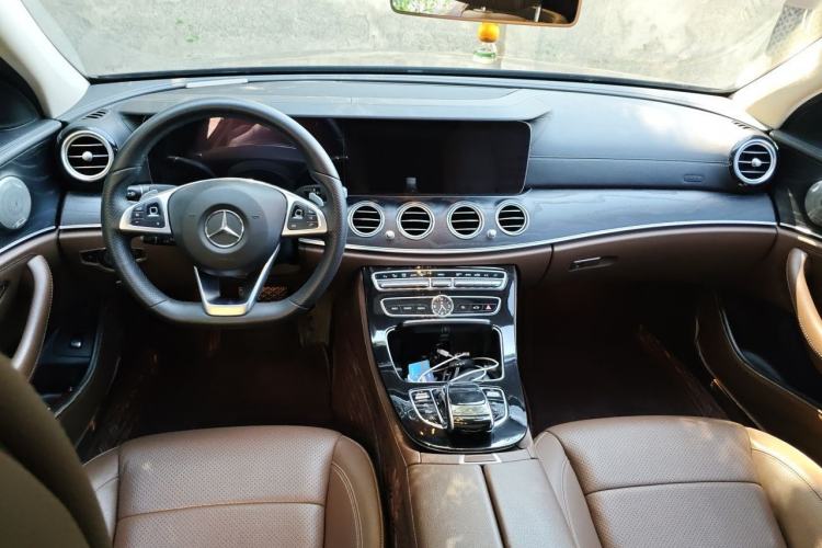 Used Mercedes-Benz E-Class 2018 E 300 L Sport Luxury Edition Center Console