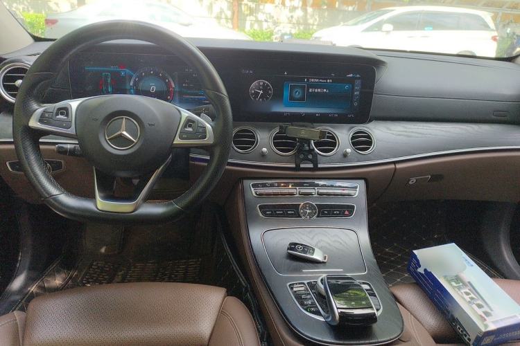 Used Mercedes-Benz E-Class 2018 Facelift E 200 L Sport Edition Center Console