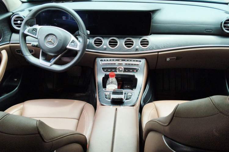 Used Mercedes-Benz E-Class 2018 Restyled E 300 L Sport Luxury Edition Center Console
