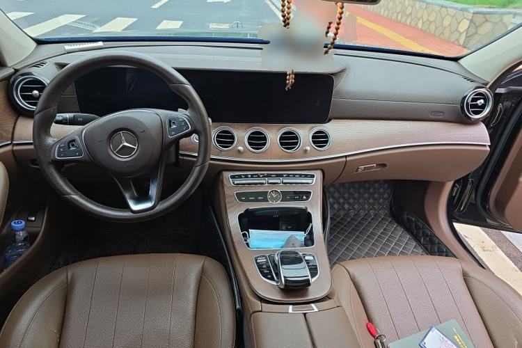 Used Mercedes-Benz E-Class 2018 Facelifted E 300 L Stylish Version Center Console