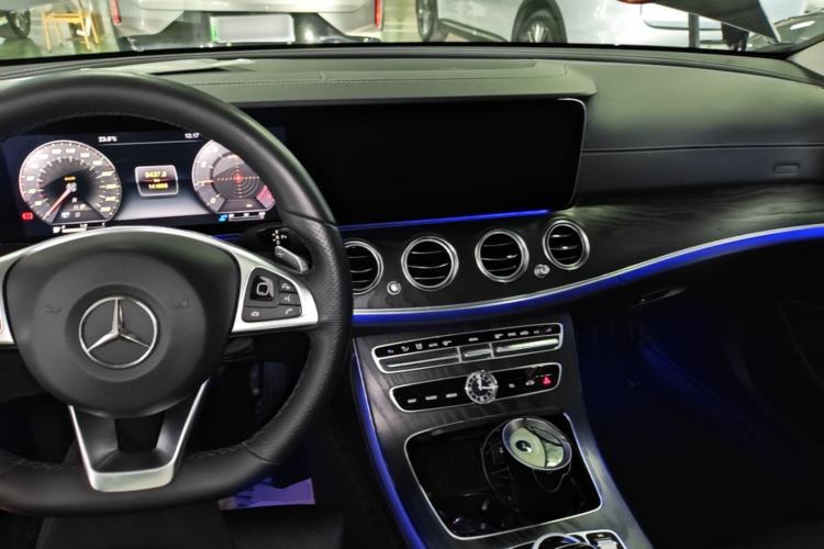 Used Mercedes-Benz E-Class 2018 E 200 L Sport Edition Center Console