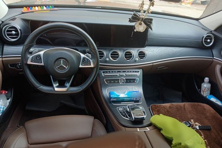Used Mercedes-Benz E-Class 2018 Facelift E 200 L Sport 4MATIC Center Console