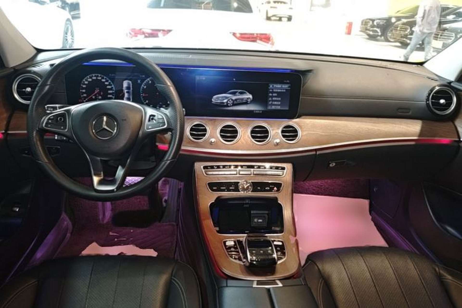 Used Mercedes-Benz E-Class 2018 E 300 L Luxury Model Center Console