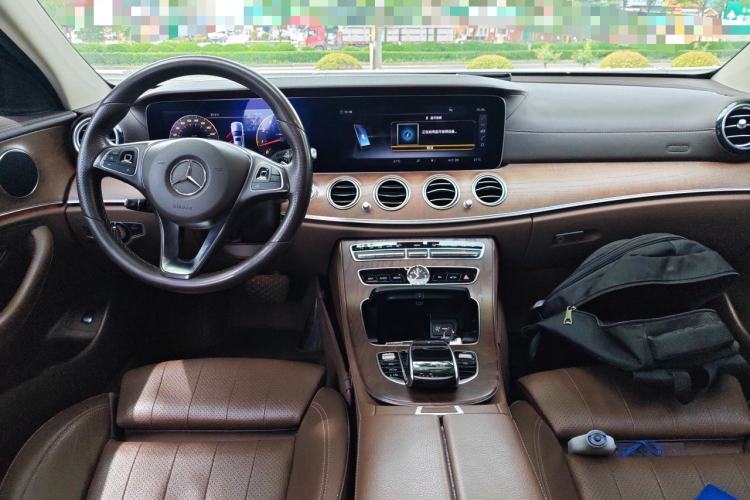 Used Mercedes-Benz E-Class 2018 Facelift E 200 L Center Console