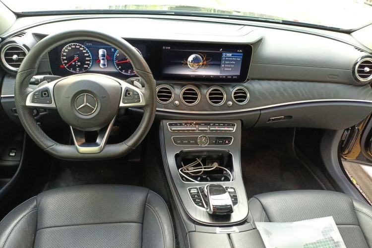 Used Mercedes-Benz E-Class 2018 E 300 L Sport Luxury Edition Center Console