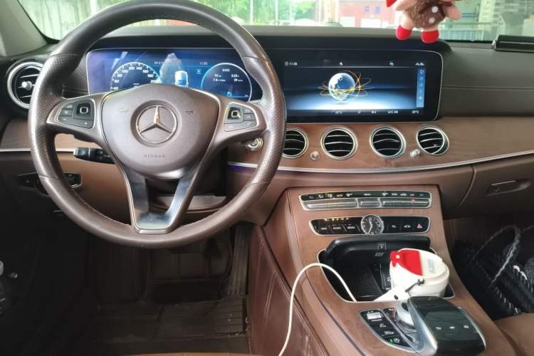 Used Mercedes-Benz E-Class 2018 Restyled E 300 L Sport Luxury Edition Center Console