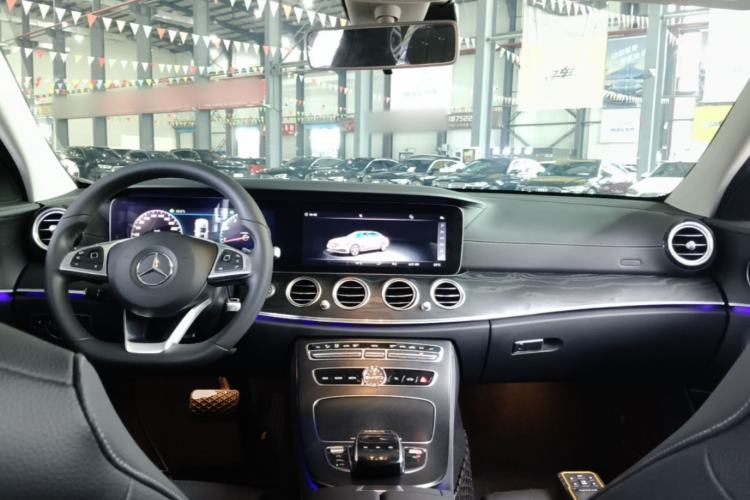 Used Mercedes-Benz E-Class 2018 Facelift E 200 L Sport Edition Center Console