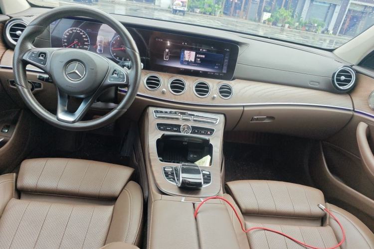 Used Mercedes-Benz E-Class 2018 Facelift E 200 L Center Console