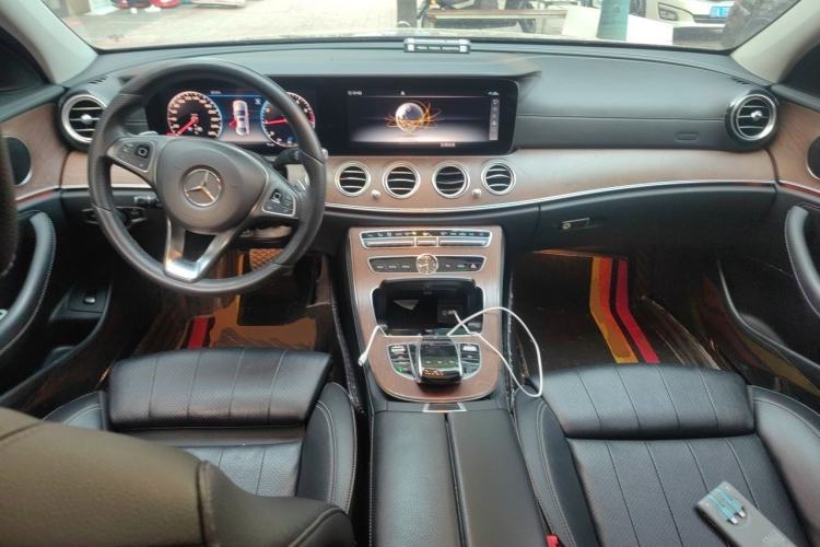 Used Mercedes-Benz E-Class 2018 E 200 L 4MATIC Center Console
