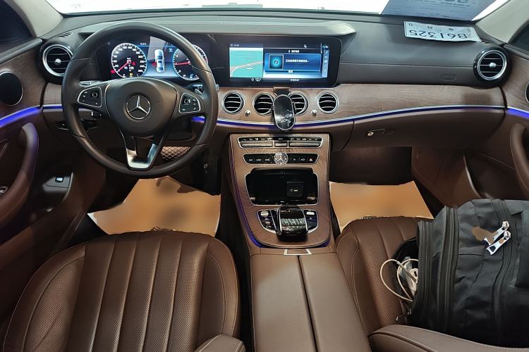 Used Mercedes-Benz E-Class 2018 Facelift E 200 L 4MATIC Center Console