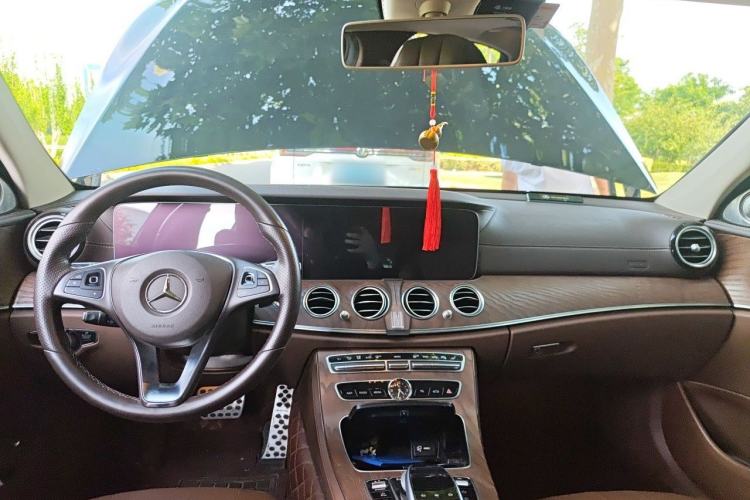 Used Mercedes-Benz E-Class 2018 Facelift E 300 L Luxury Edition Center Console