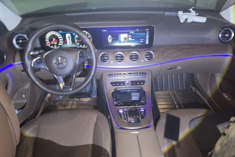 Used Mercedes-Benz E-Class 2018 Facelifted E 300 L Stylish Version Center Console