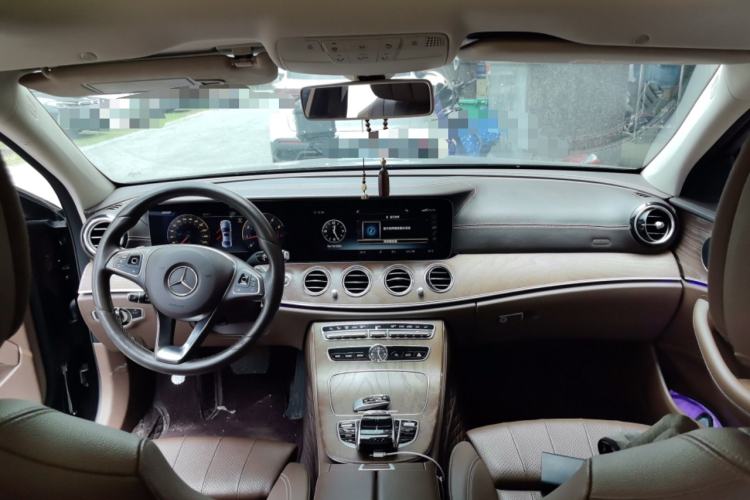 Used Mercedes-Benz E-Class 2018 Facelift E 200 L Center Console