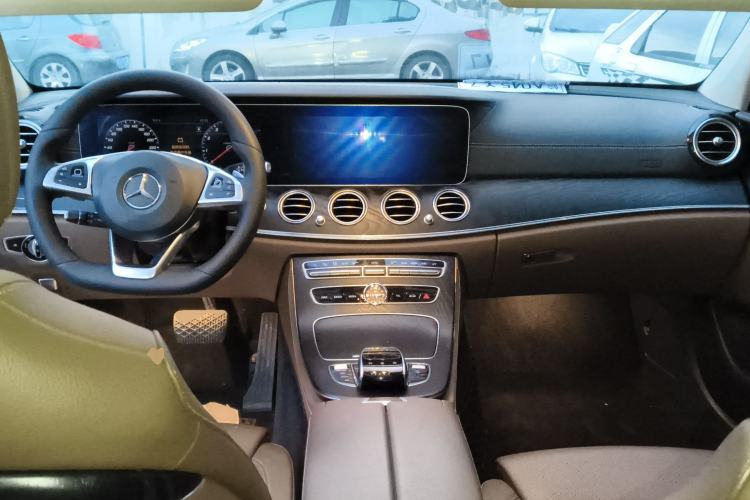 Used Mercedes-Benz E-Class 2018 Facelift E 200 L Sport Edition Center Console
