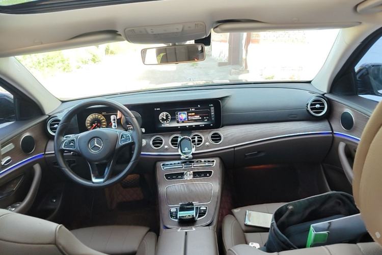 Used Mercedes-Benz E-Class 2018 Facelift E 200 L Center Console