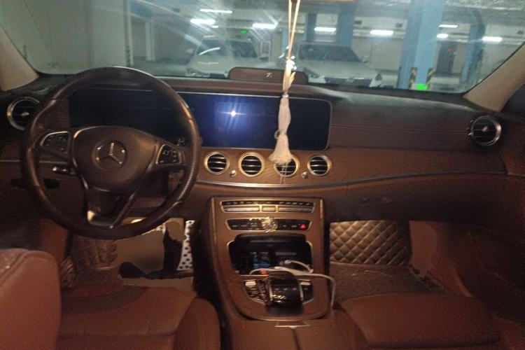 Used Mercedes-Benz E-Class 2018 Facelift E 200 L Center Console
