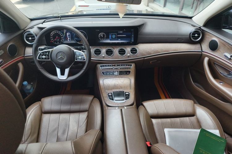 Used Mercedes-Benz E-Class 2018 Facelift E 200 L Center Console