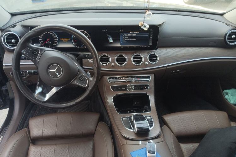 Used Mercedes-Benz E-Class 2018 Facelift E 200 L Center Console