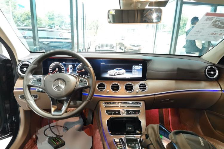 Used Mercedes-Benz E-Class 2018 E 300 L Stylish Model Center Console