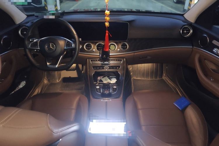 Used Mercedes-Benz E-Class 2018 Facelifted E 300 L Stylish Version Center Console