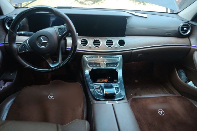 Used Mercedes-Benz E-Class 2018 Facelifted E 300 L Stylish Version Center Console