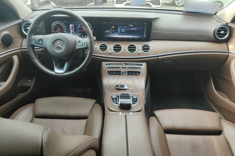 Used Mercedes-Benz E-Class 2018 Facelift E 200 L Center Console