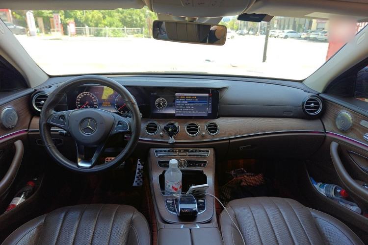 Used Mercedes-Benz E-Class 2018 E 200 L Center Console