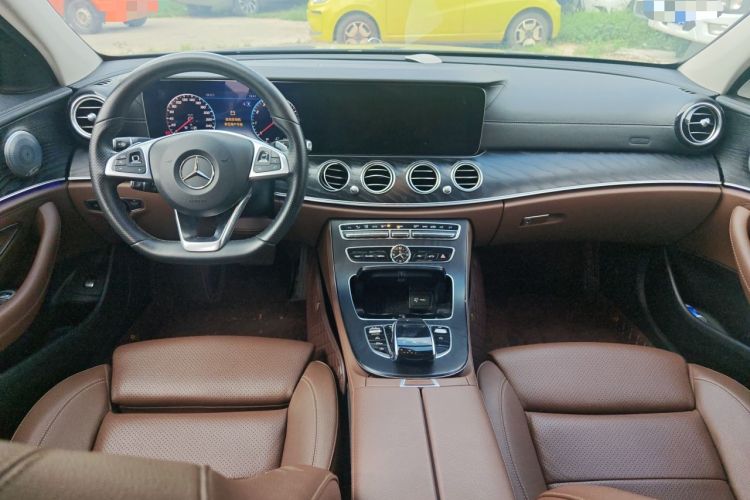 Used Mercedes-Benz E-Class 2018 Facelift E 200 L 4MATIC Center Console