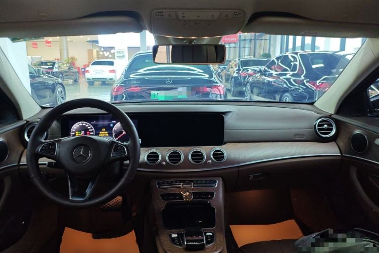 Used Mercedes-Benz E-Class 2018 Facelift E 300 L Luxury Edition Center Console