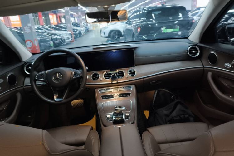 Used Mercedes-Benz E-Class 2018 E 200 L Center Console