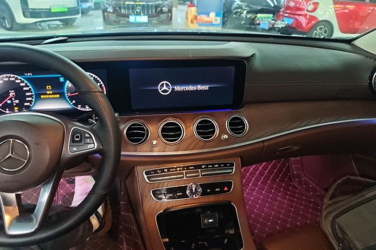 Used Mercedes-Benz E-Class 2018 E 200 L Center Console