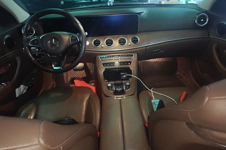 Used Mercedes-Benz E-Class 2018 E 300 L Luxury Model Center Console