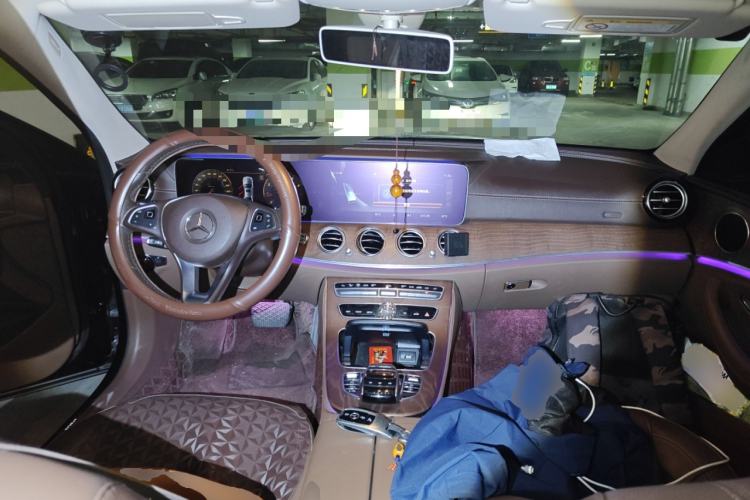 Used Mercedes-Benz E-Class 2018 E 300 L Luxury Model Center Console