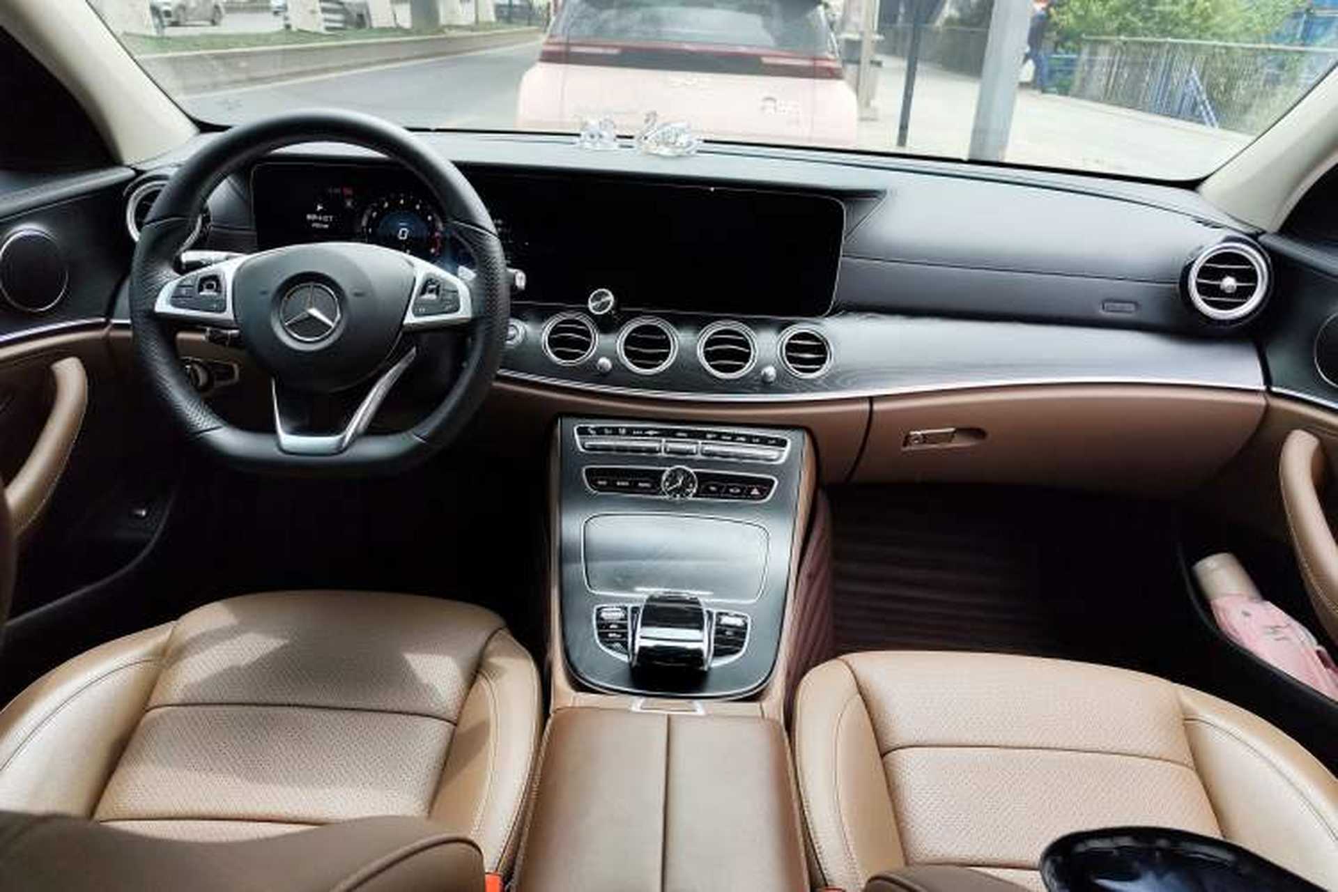 Used Mercedes-Benz E-Class 2018 Facelift E 200 L Sport 4MATIC Center Console