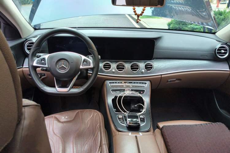 Used Mercedes-Benz E-Class 2018 Facelift E 200 L Sport Edition Center Console