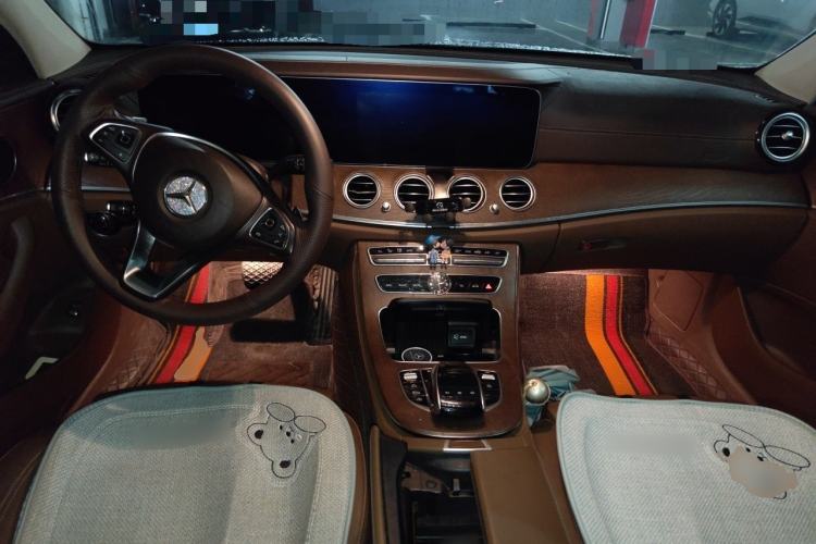 Used Mercedes-Benz E-Class 2018 Facelift E 200 L Center Console