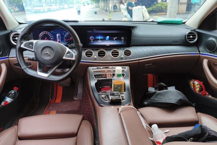 Used Mercedes-Benz E-Class 2018 E 200 L Sport Edition Center Console