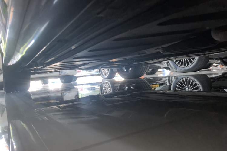 Used Mercedes-Benz E-Class 2018 E 300 L Sporty and Stylish Model Chassis Front Right