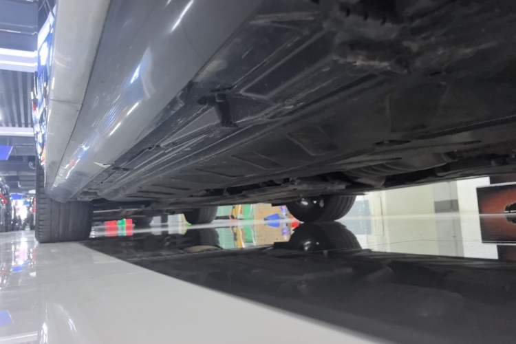 Used Mercedes-Benz E-Class 2018 E 300 L Sporty and Stylish Model Chassis Rear Left