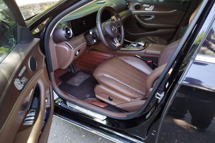 Used Mercedes-Benz E-Class 2018 Facelifted E 300 L Stylish Version Driver Seat