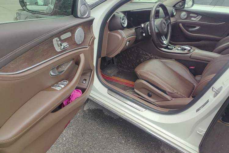 Used Mercedes-Benz E-Class 2018 Facelifted E 300 L Stylish Version Driver Seat
