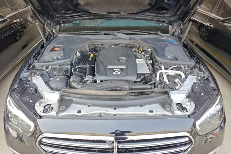 Used Mercedes-Benz E-Class 2018 E 300 L Sport Luxury Edition Engine Bay
